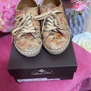 Patricia nash size 9 leather printed shoes. Barely worn. Comes with box and bag.